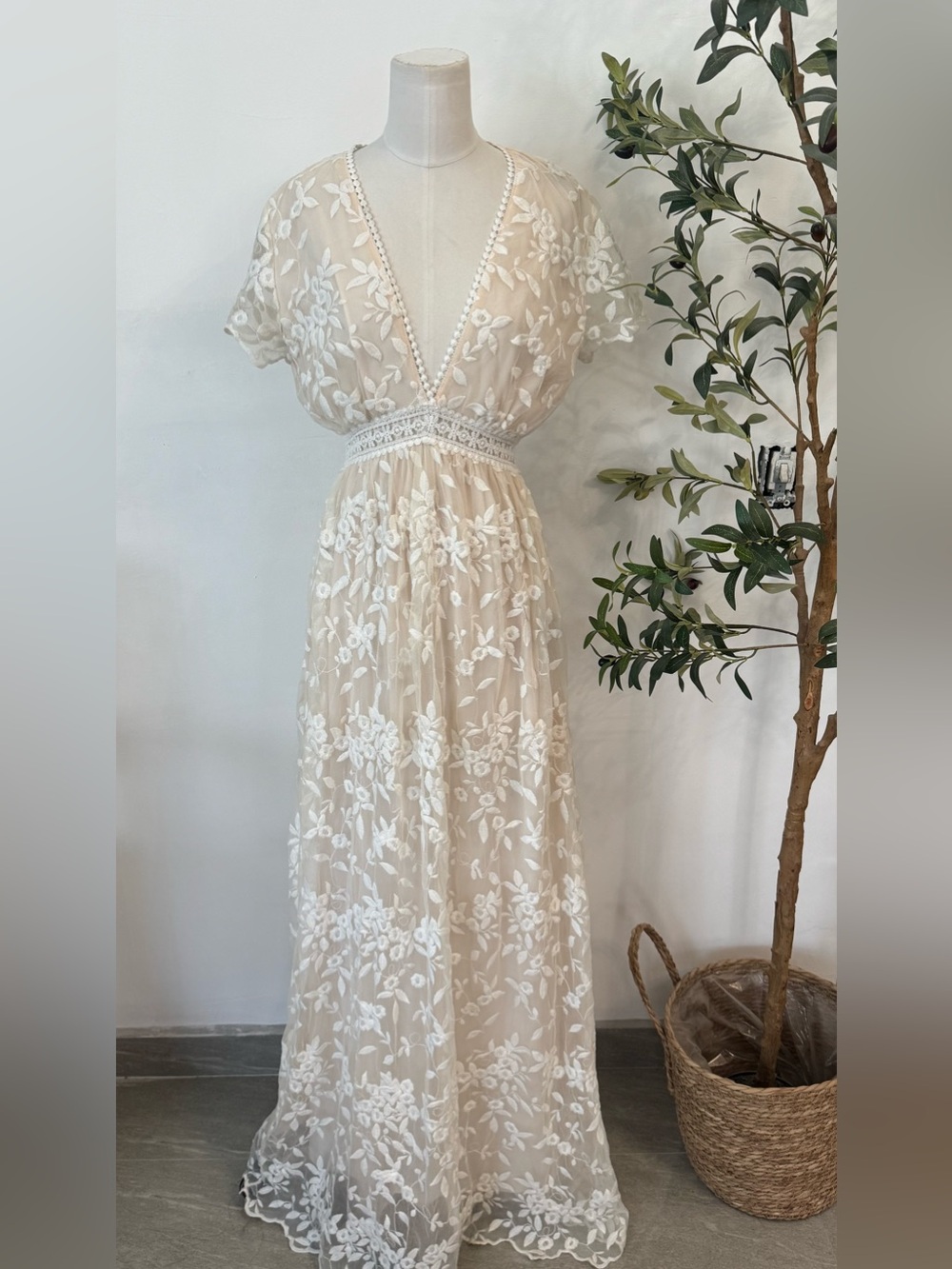Aakaa Ivory White Over Blush‎ Peach Lace Maxi Dress Deep V Neck